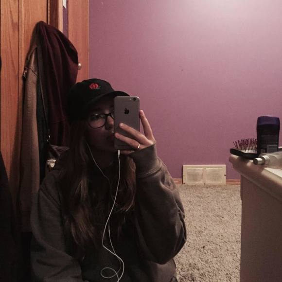 Meet your Posher, Haylee - Picture 1 of 1